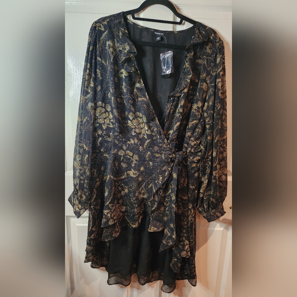 Torrid Black and Gold Plunge Wrap Tunic Size 3